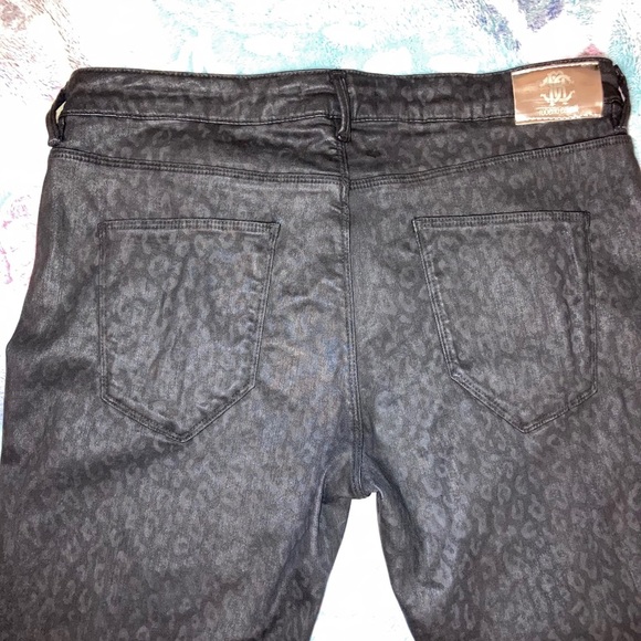 🐆 NWOT Roberto Cavalli Black Leopard Coated Jeans​ - Picture 11 of 16